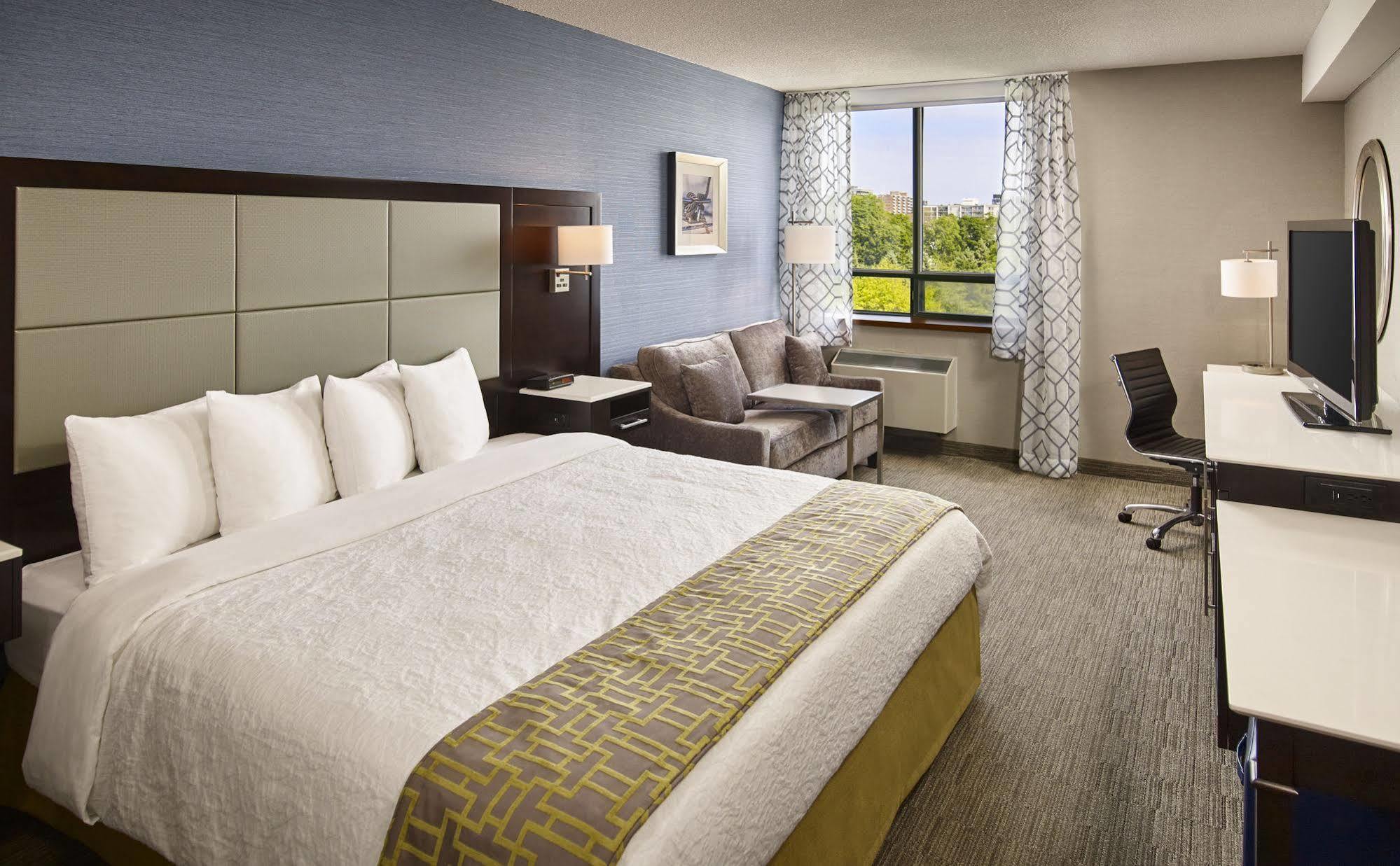 Waterfront Hotel Downtown Burlington Extérieur photo