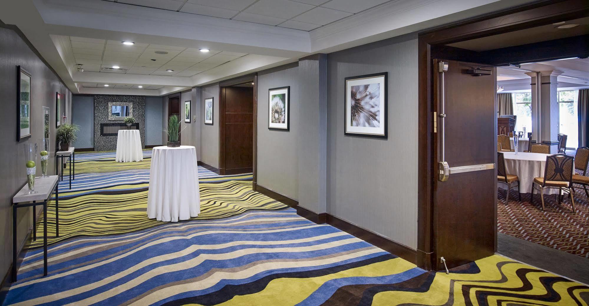 Waterfront Hotel Downtown Burlington Extérieur photo