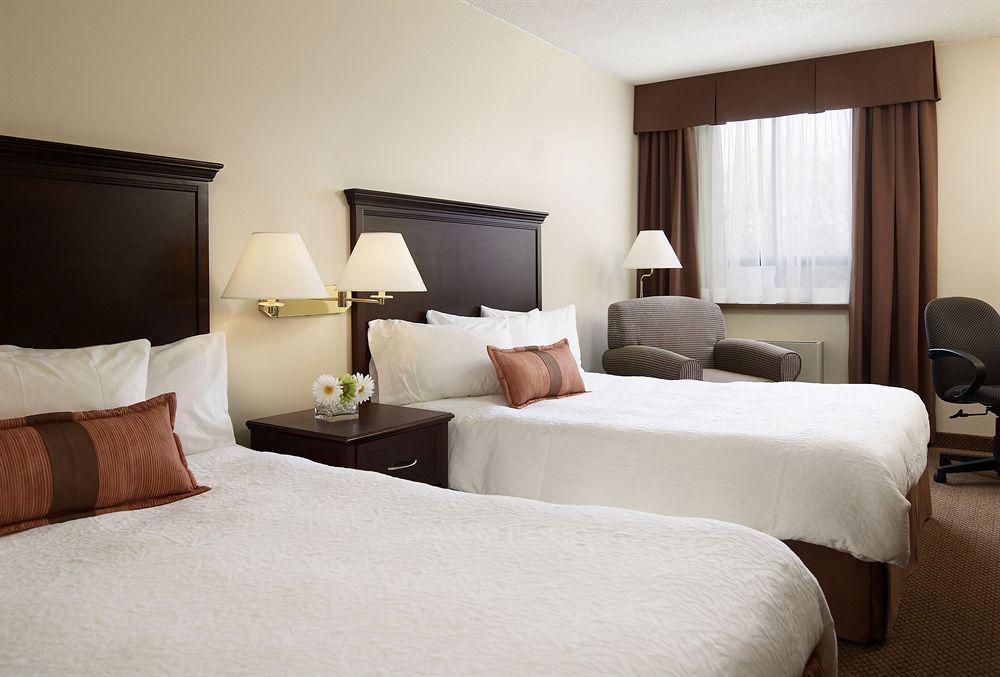 Waterfront Hotel Downtown Burlington Chambre photo